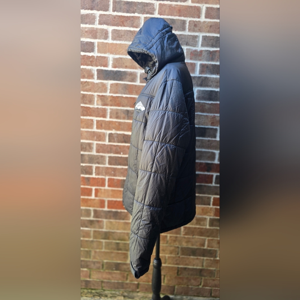 Colatree Puffer Jacket (Folds To Pillow) Size L - Picture 12 of 16
